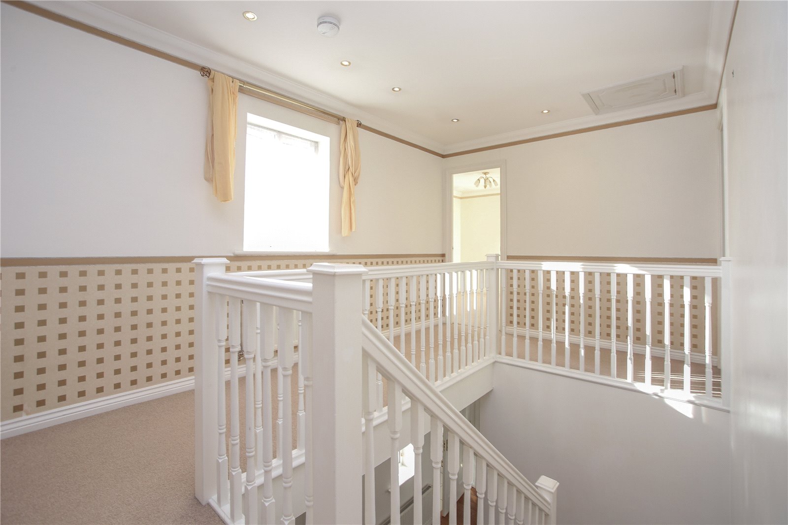 5 bedroom House to let in Cheltenham, Gloucestershire