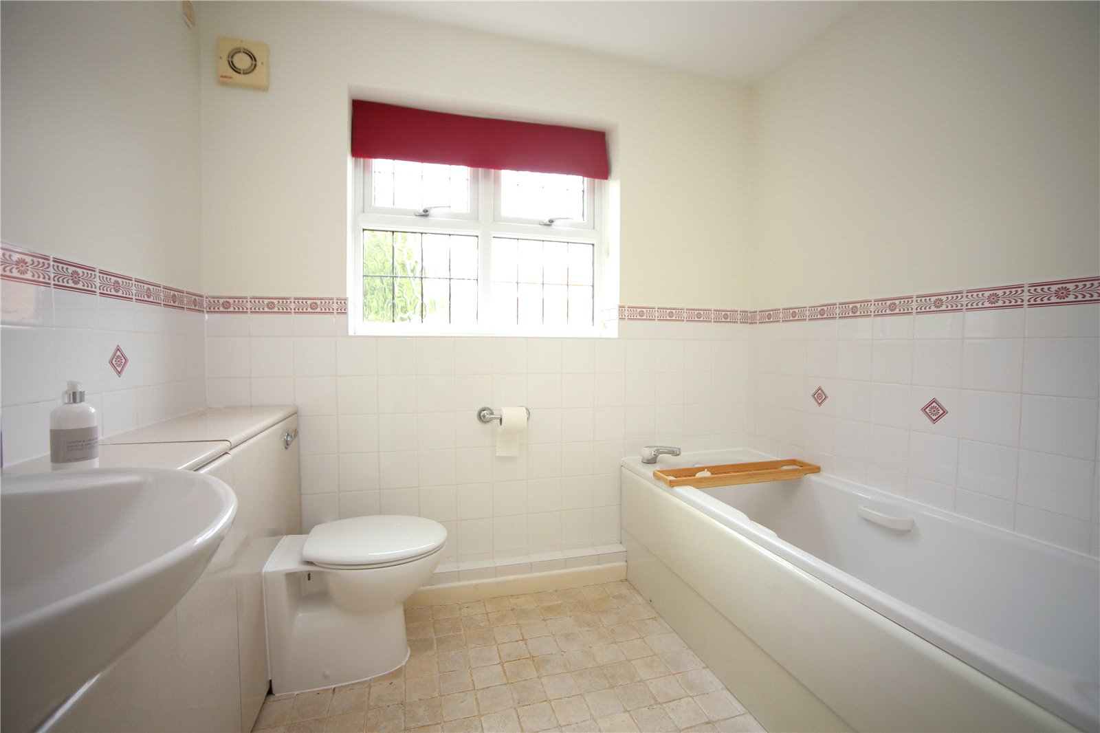 4 bedroom House to let in Cheltenham, Gloucestershire