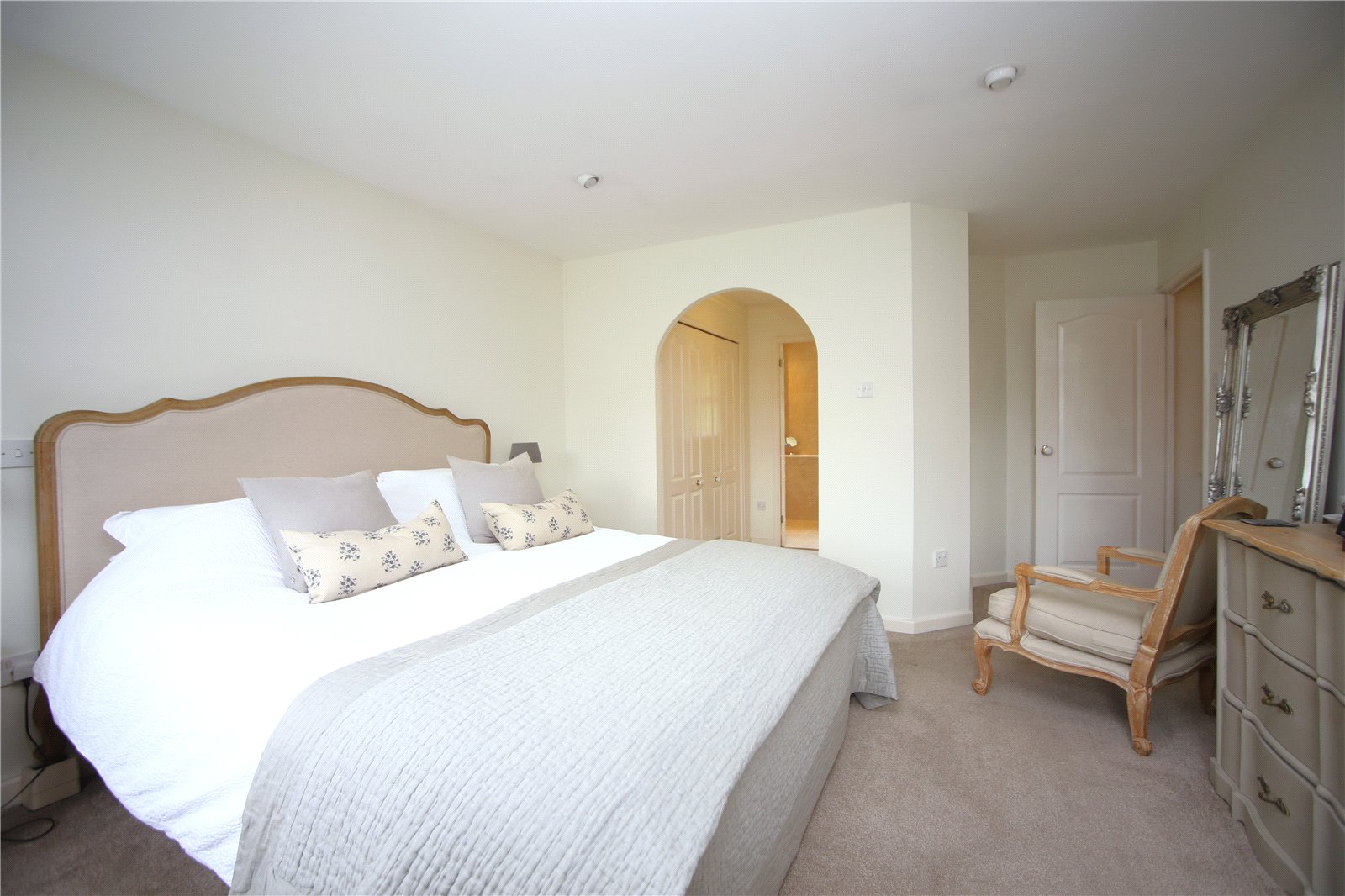 4 bedroom House to let in Cheltenham, Gloucestershire