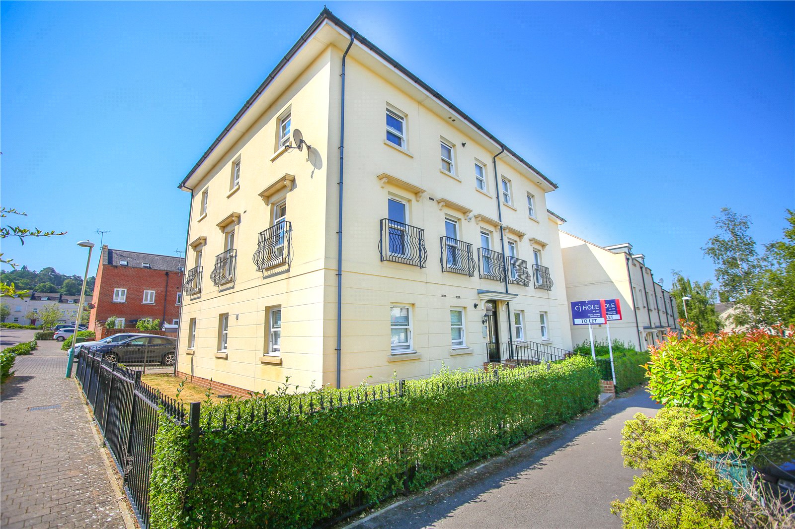2 bedroom Flat to let in Cheltenham, Gloucestershire