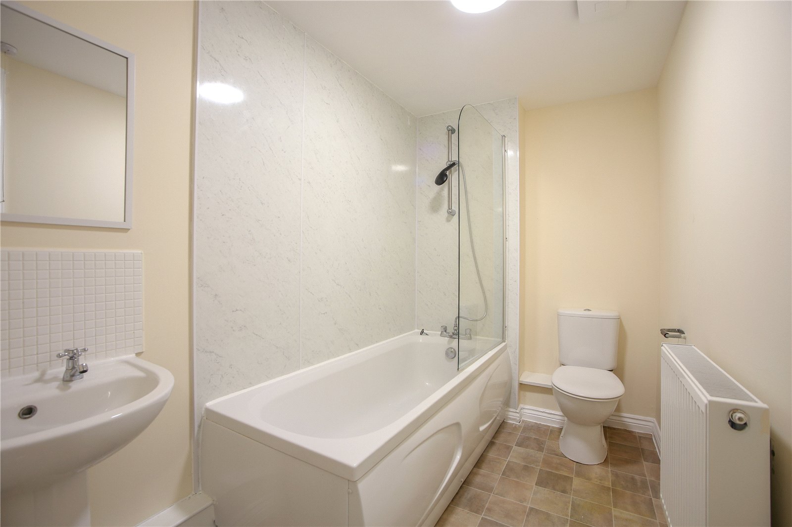 2 bedroom Flat to let in Cheltenham, Gloucestershire
