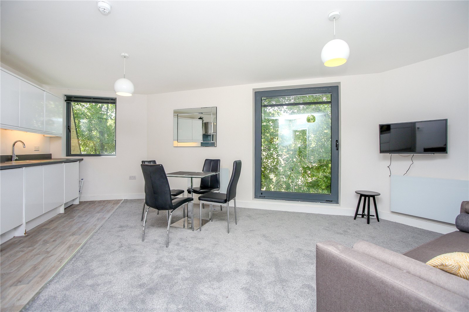 1 bedroom Flat to let in Cheltenham, Gloucestershire