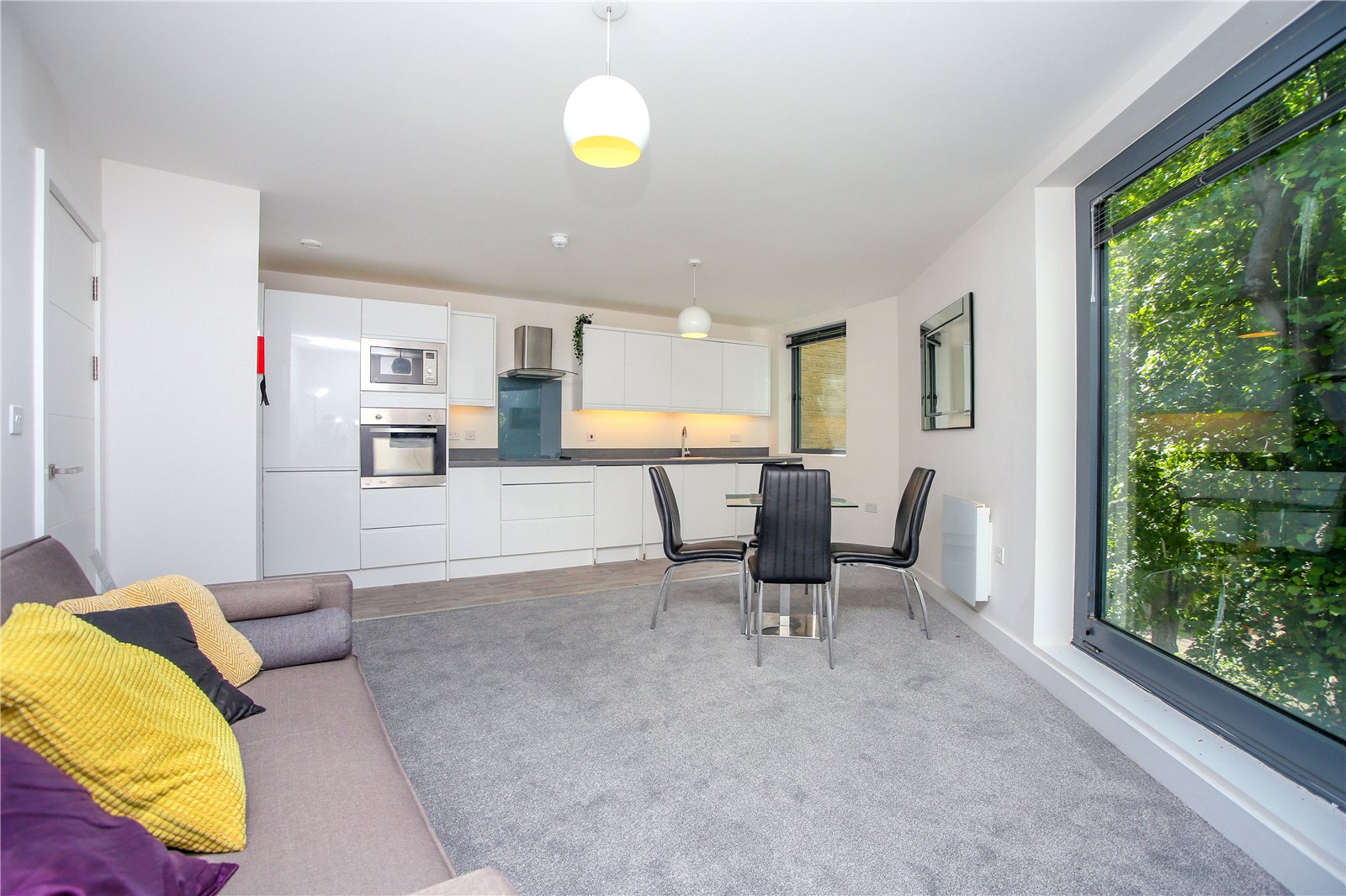 1 bedroom Flat to let in Cheltenham, Gloucestershire