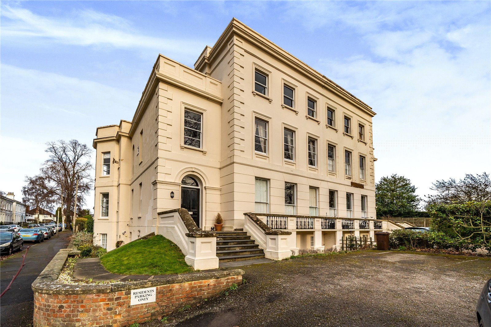 1 bedroom Flat to let in Cheltenham, Gloucestershire