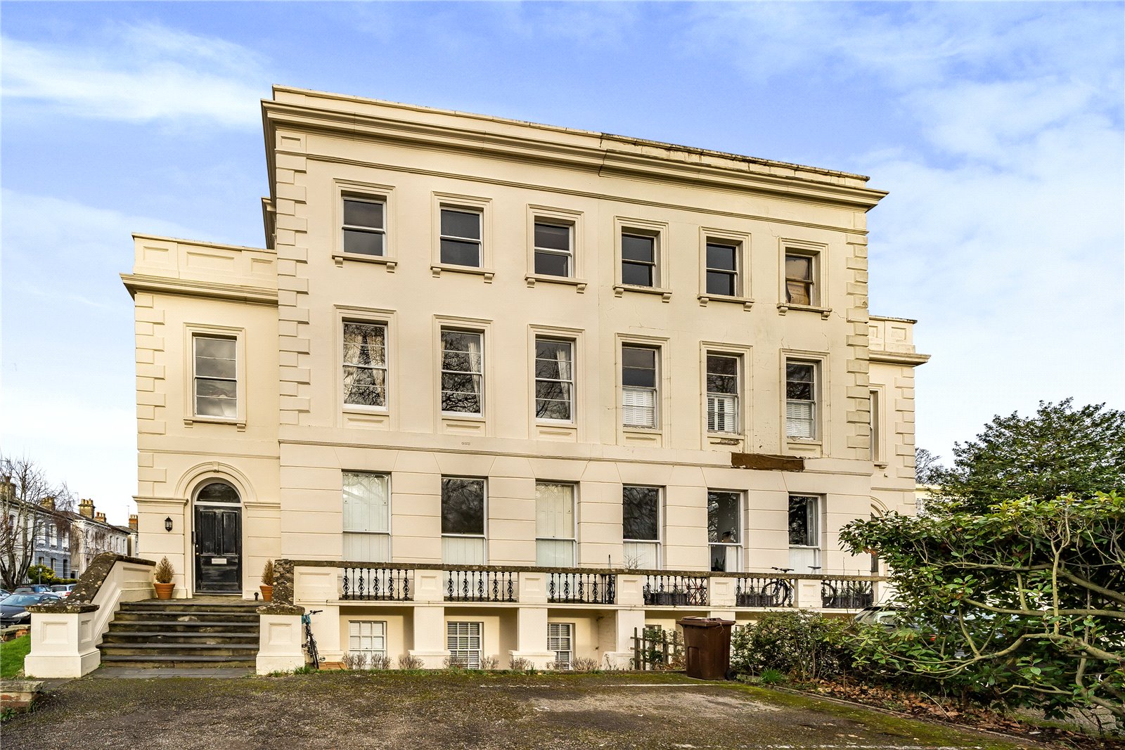 1 bedroom Flat to let in Cheltenham, Gloucestershire