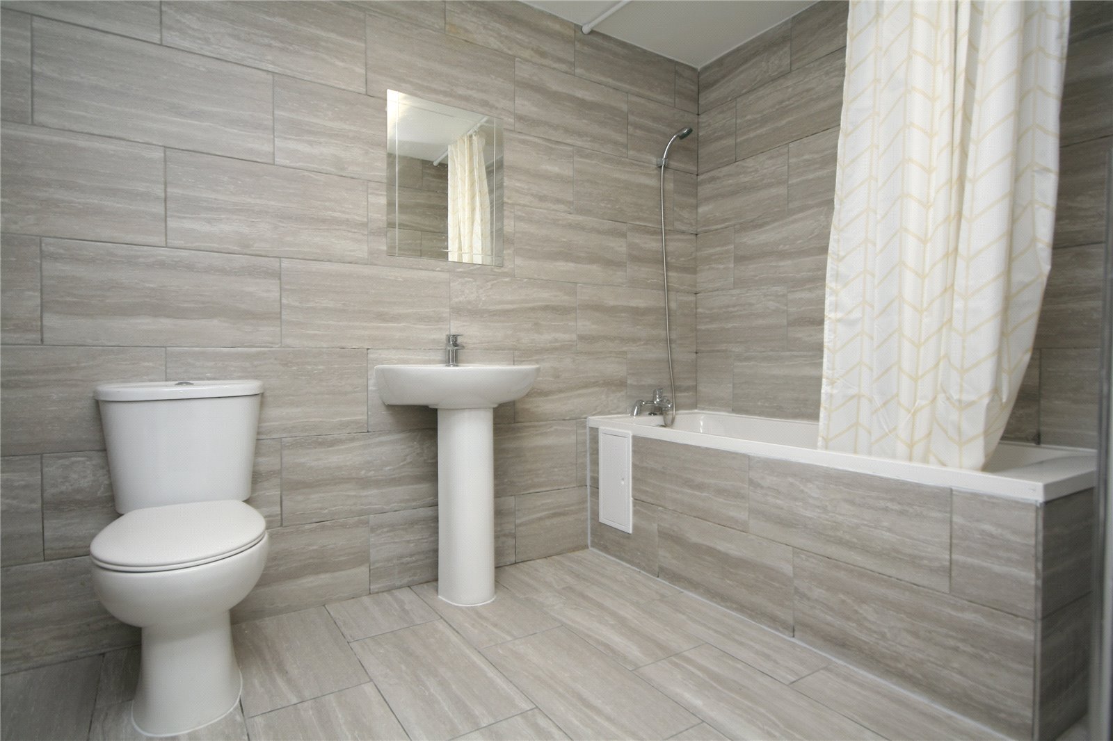 2 bedroom Flat to let in Cheltenham, Gloucestershire