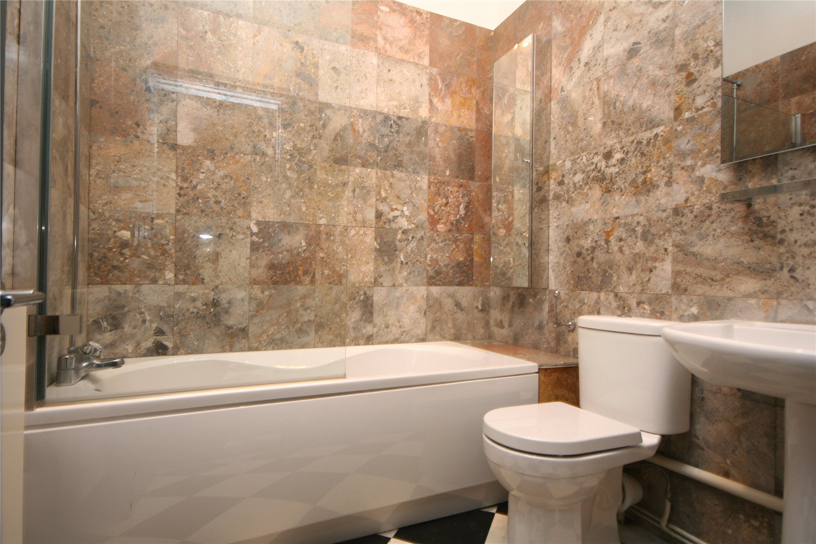 2 bedroom Flat to let in Cheltenham, Gloucestershire
