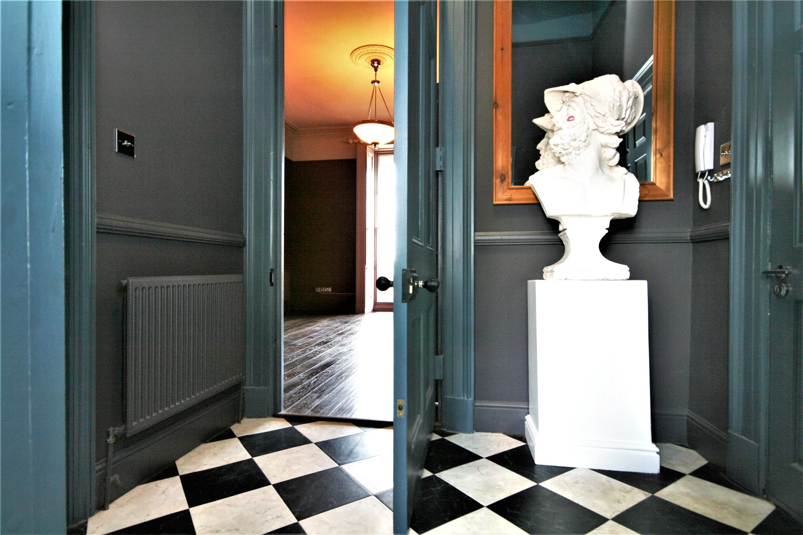 2 bedroom Flat to let in Cheltenham, Gloucestershire