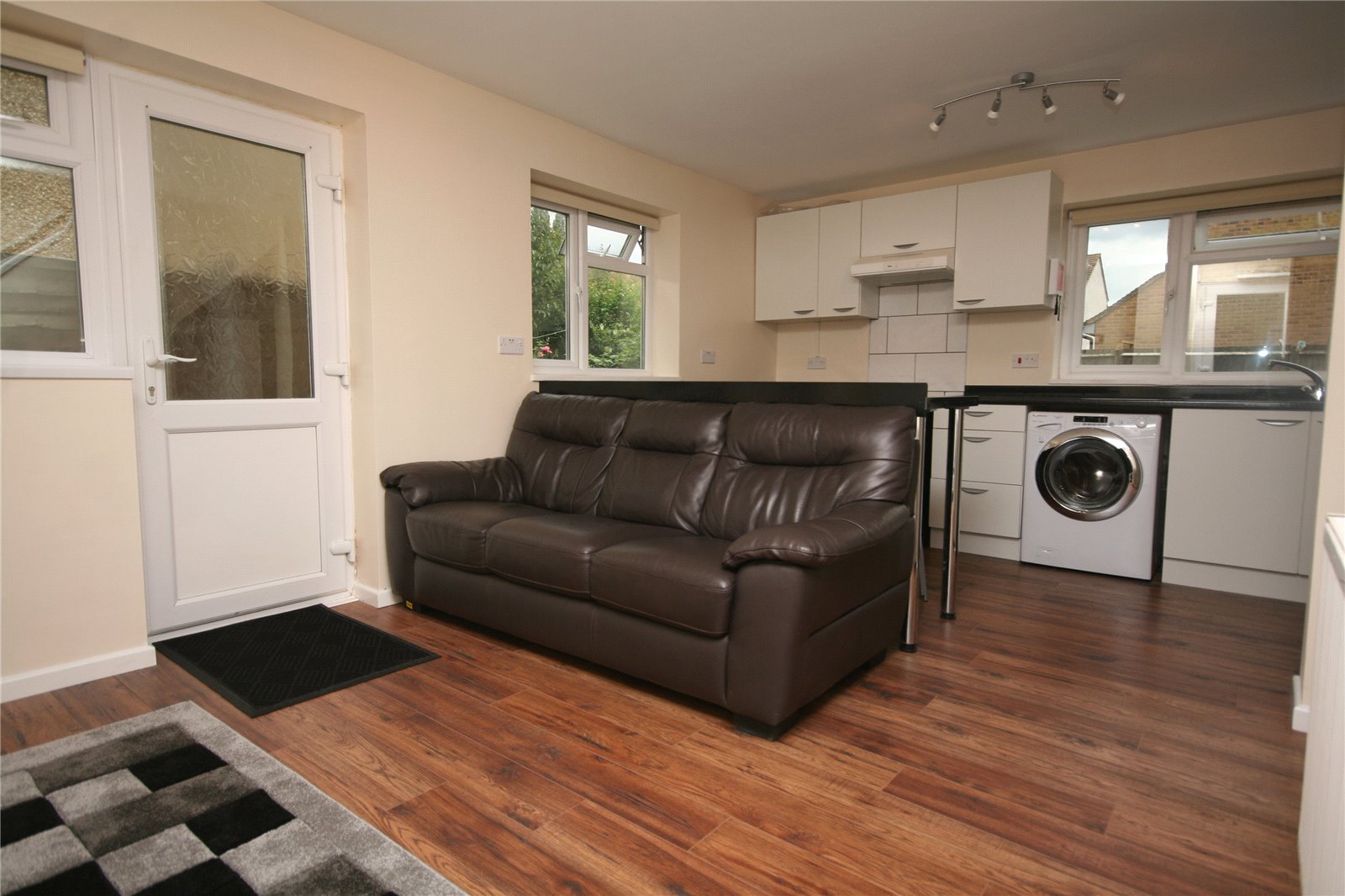 1 bedroom Flat to let in Cheltenham, Gloucestershire