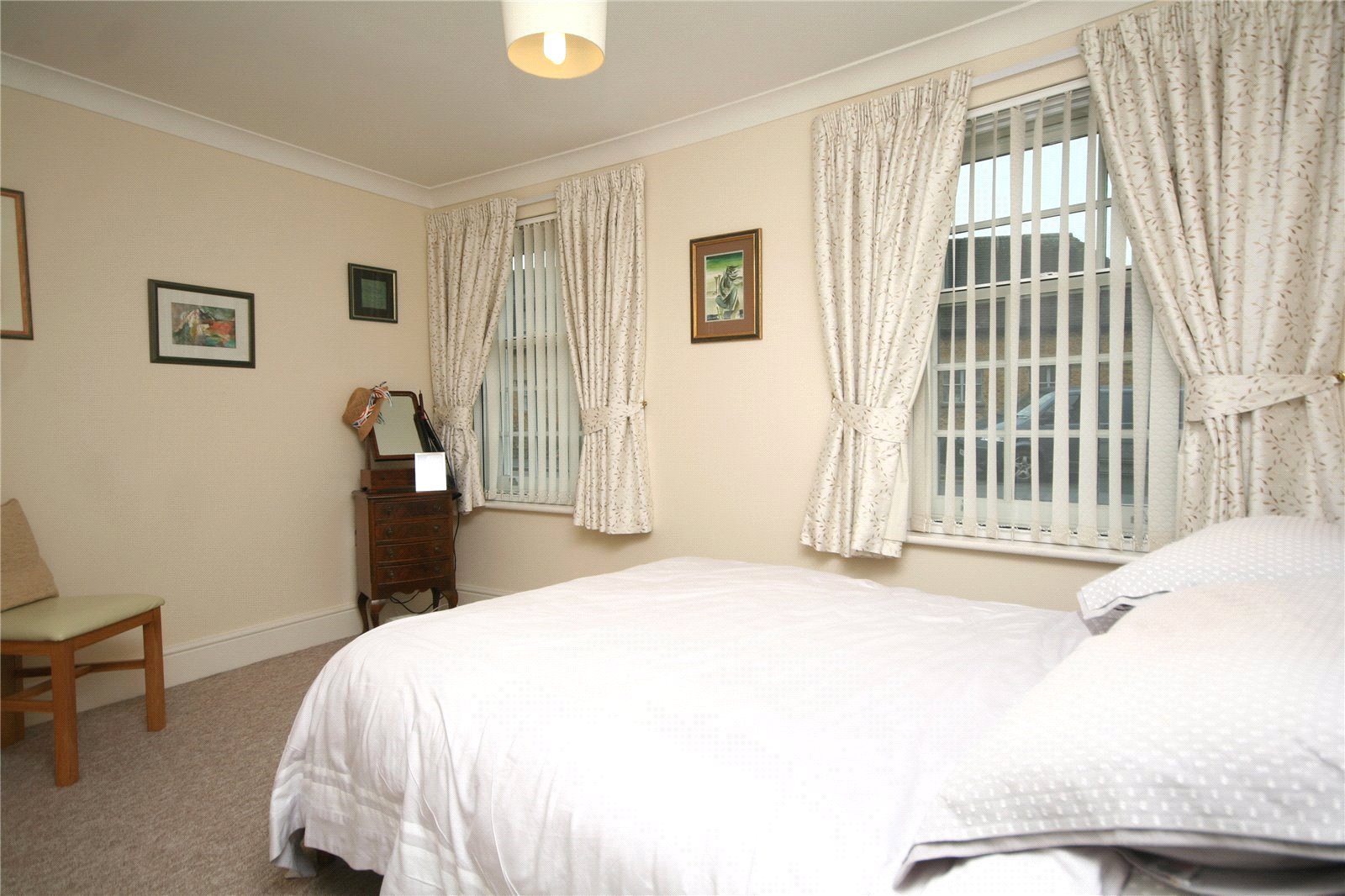 2 bedroom Flat to let in Broadway