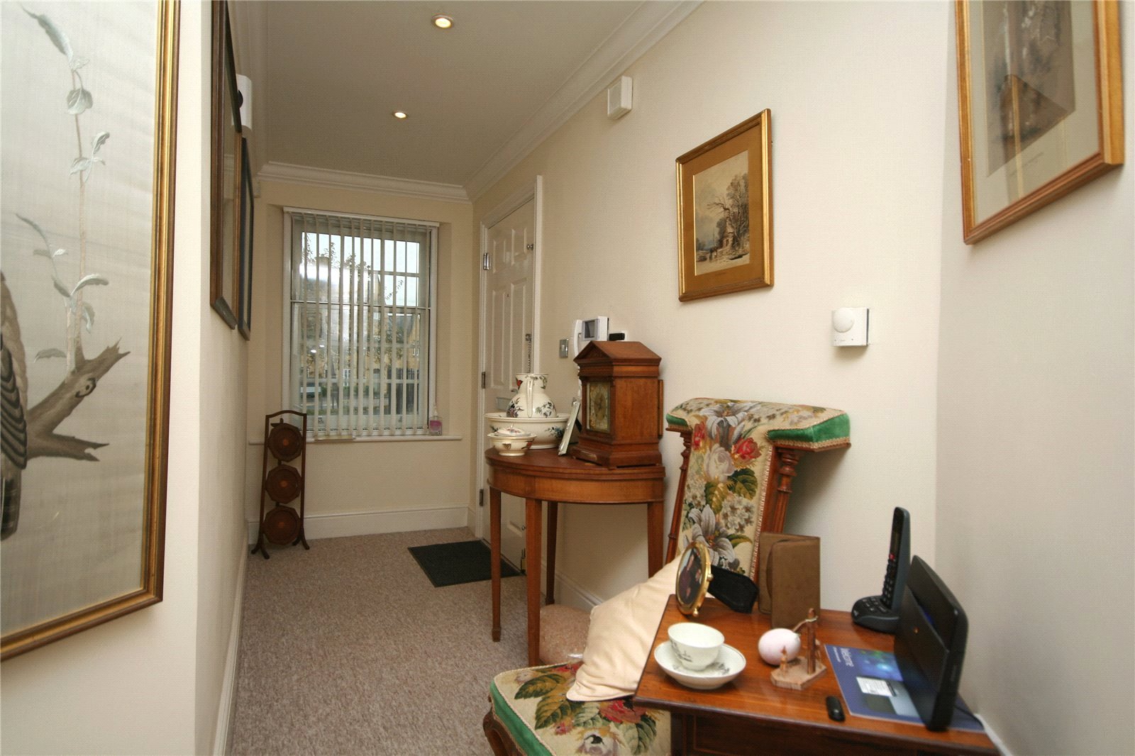 2 bedroom Flat to let in Broadway
