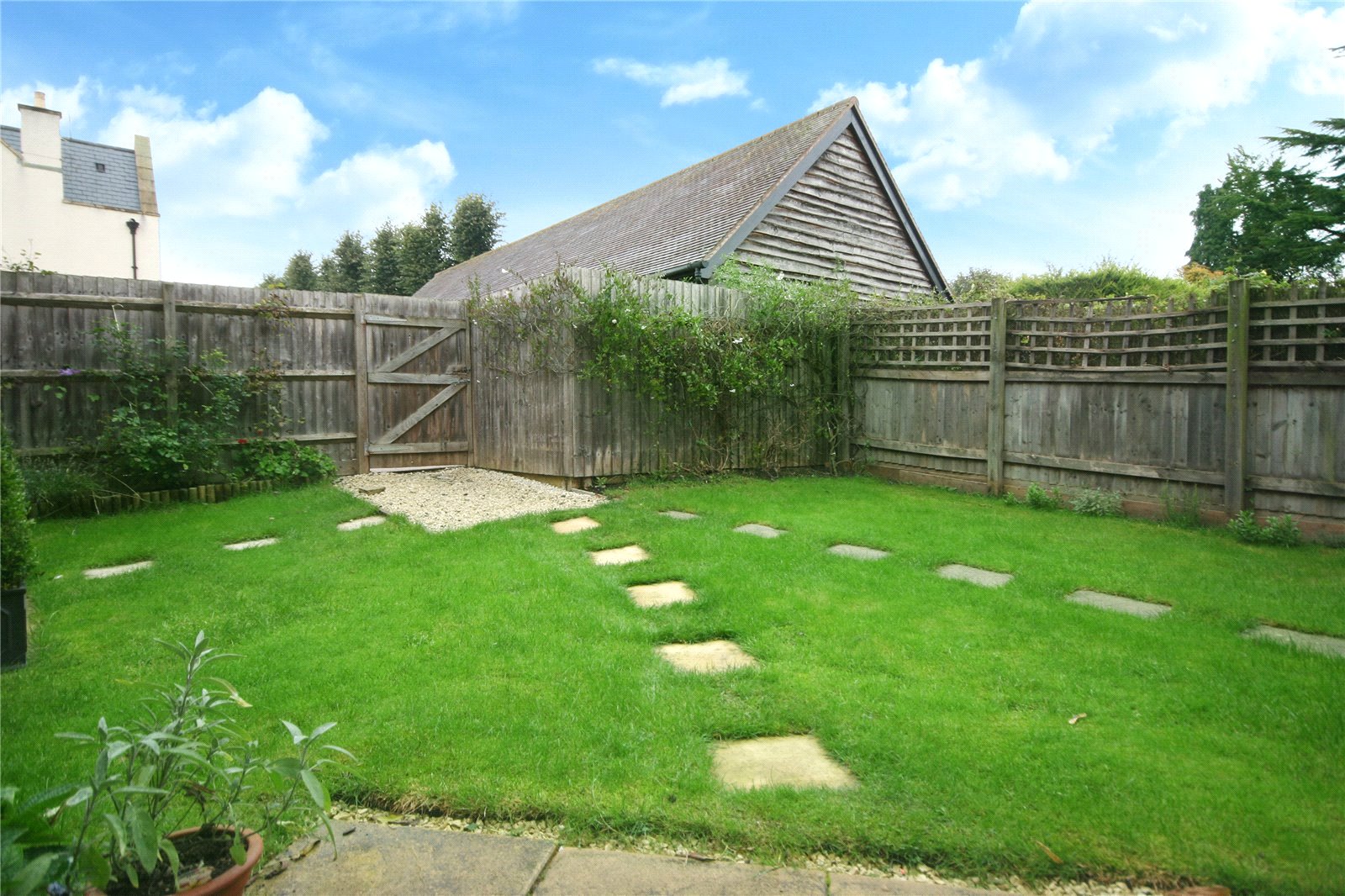 2 bedroom Flat to let in Broadway