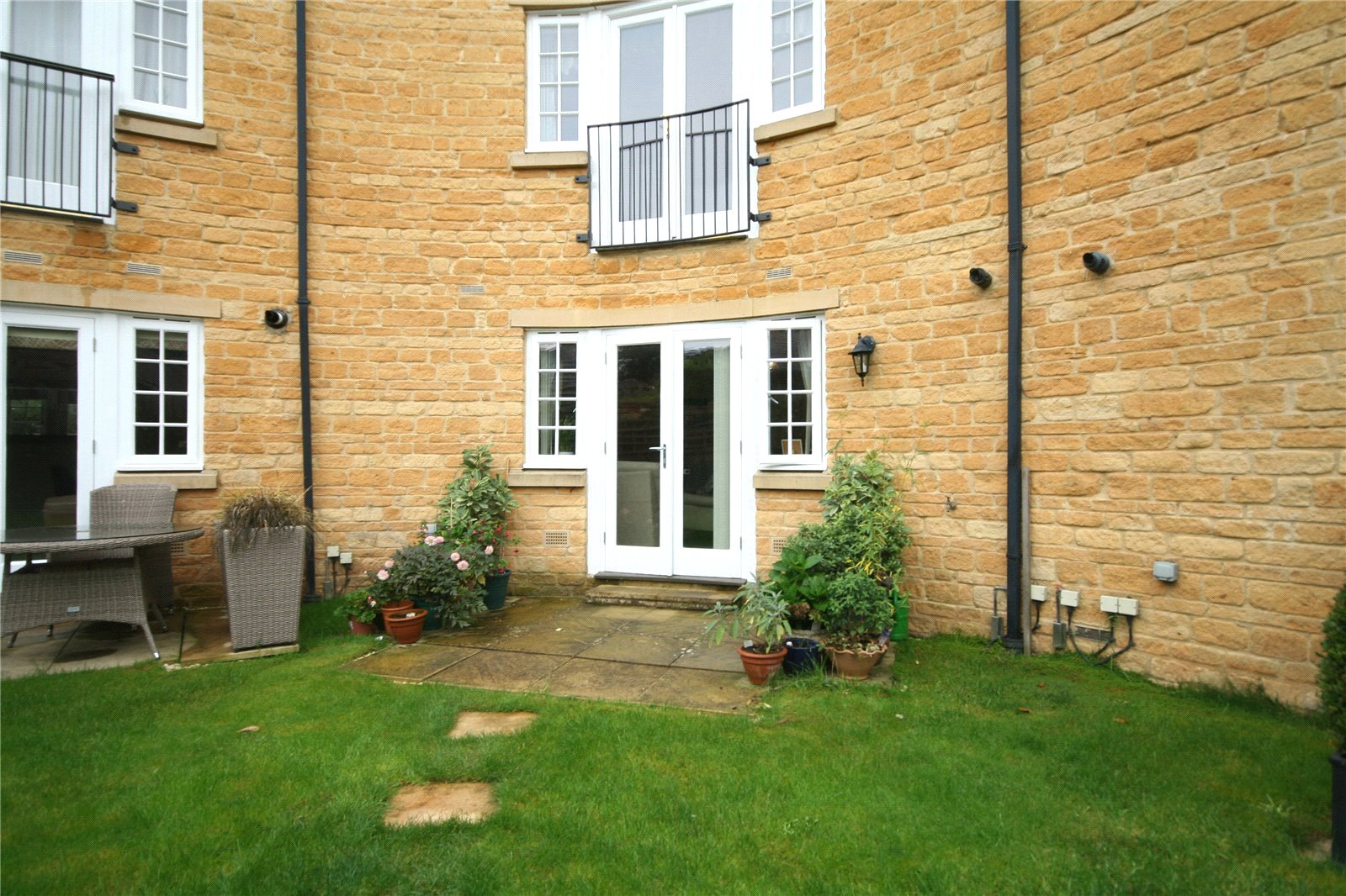 2 bedroom Flat to let in Broadway