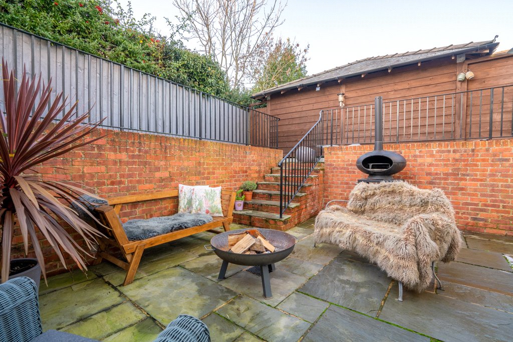 4 bedroom House to let in Charlton Kings, Cheltenham