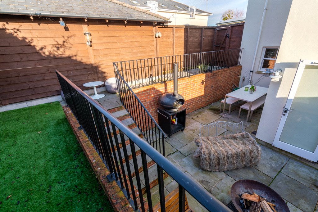 4 bedroom House to let in Charlton Kings, Cheltenham