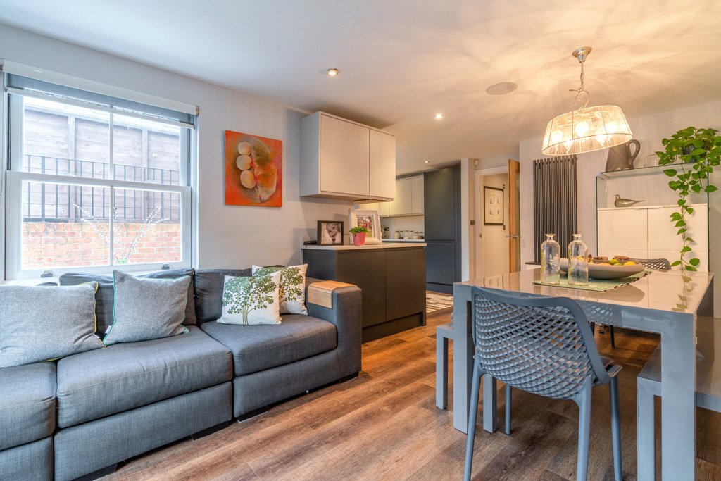 4 bedroom House to let in Charlton Kings, Cheltenham