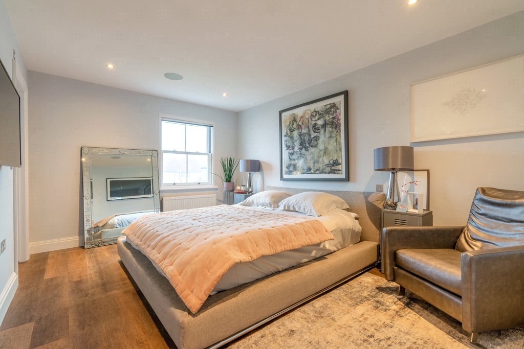 4 bedroom House to let in Charlton Kings, Cheltenham