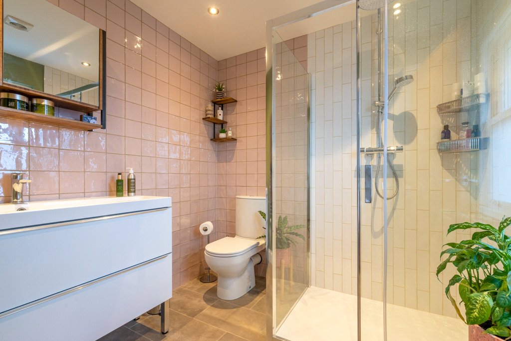 4 bedroom House to let in Charlton Kings, Cheltenham
