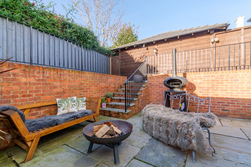 4 bedroom House to let in Charlton Kings, Cheltenham