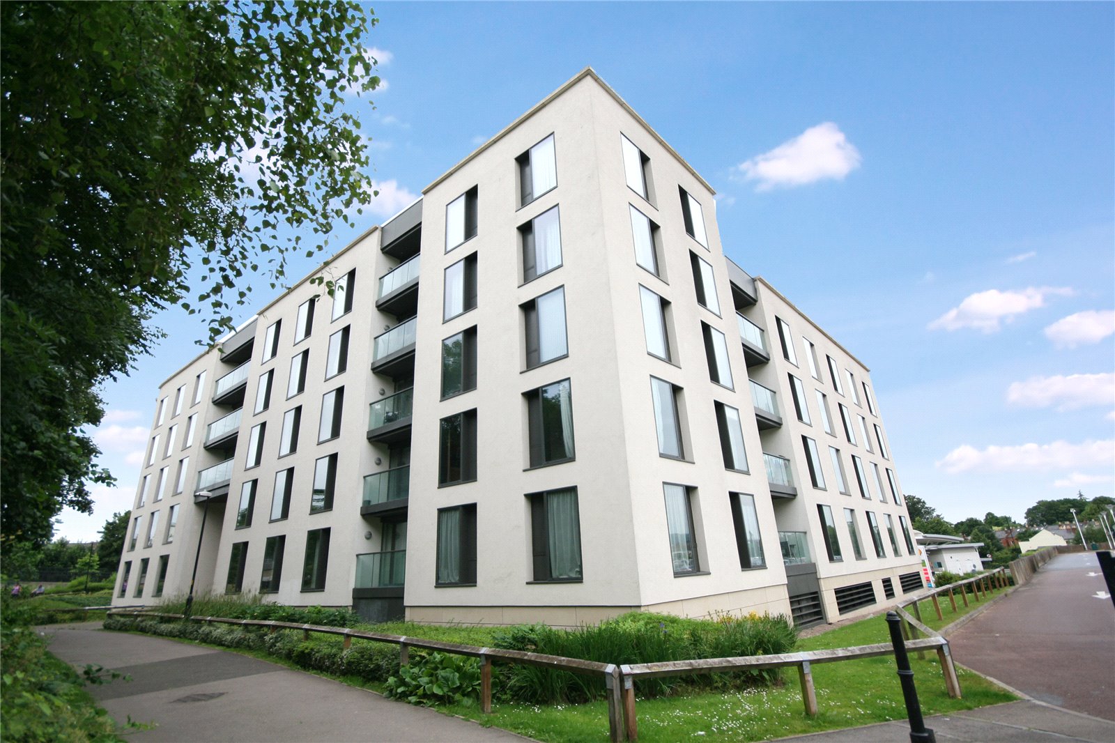 1 bedroom Flat to let in Cheltenham, Gloucestershire