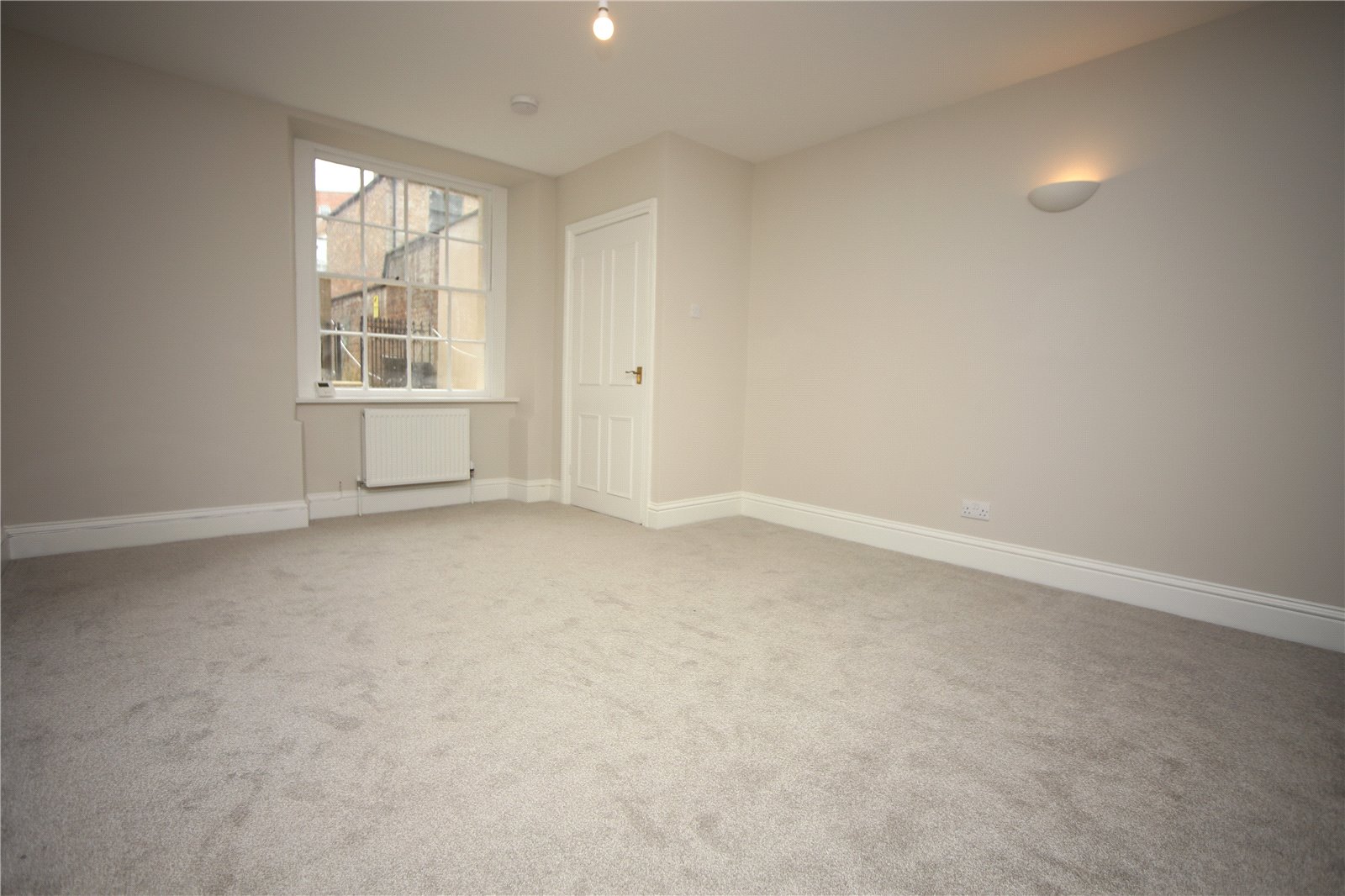 2 bedroom Flat to let in Cheltenham, Gloucestershire