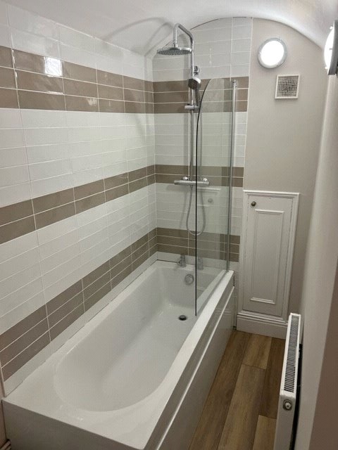 2 bedroom Flat to let in Cheltenham, Gloucestershire
