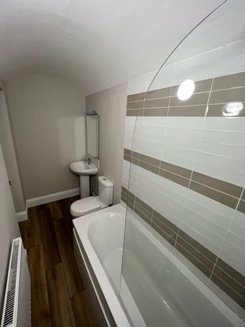 2 bedroom Flat to let in Cheltenham, Gloucestershire