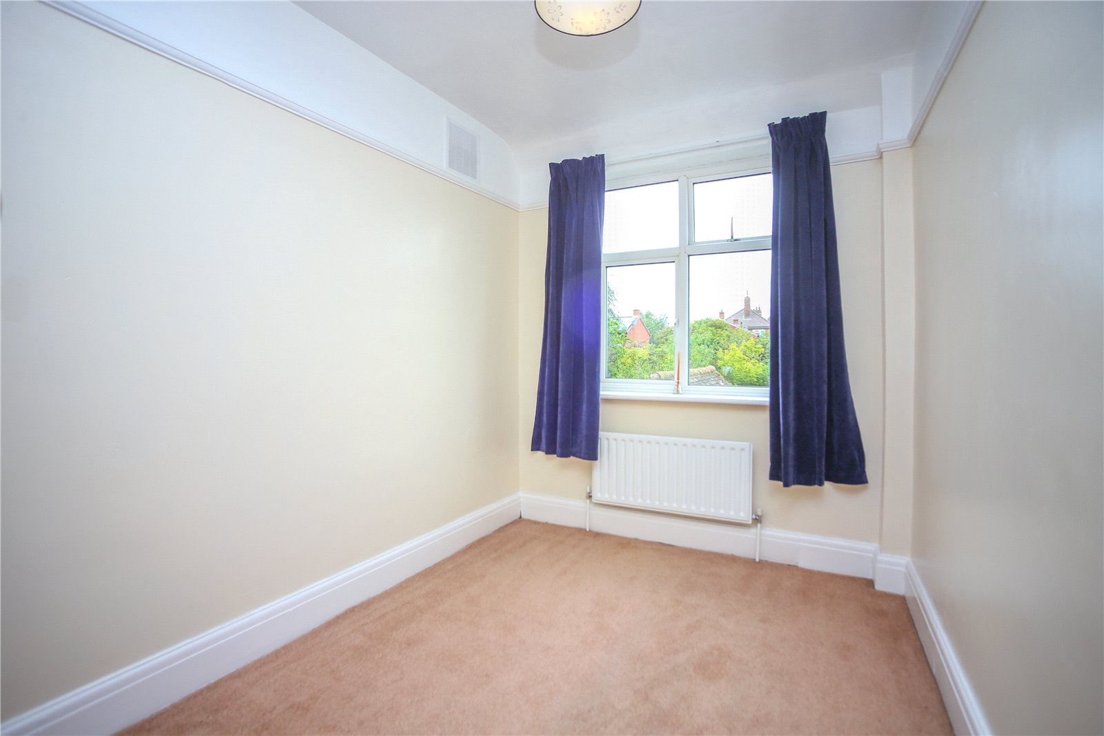 3 bedroom House to let in Cheltenham, Gloucestershire