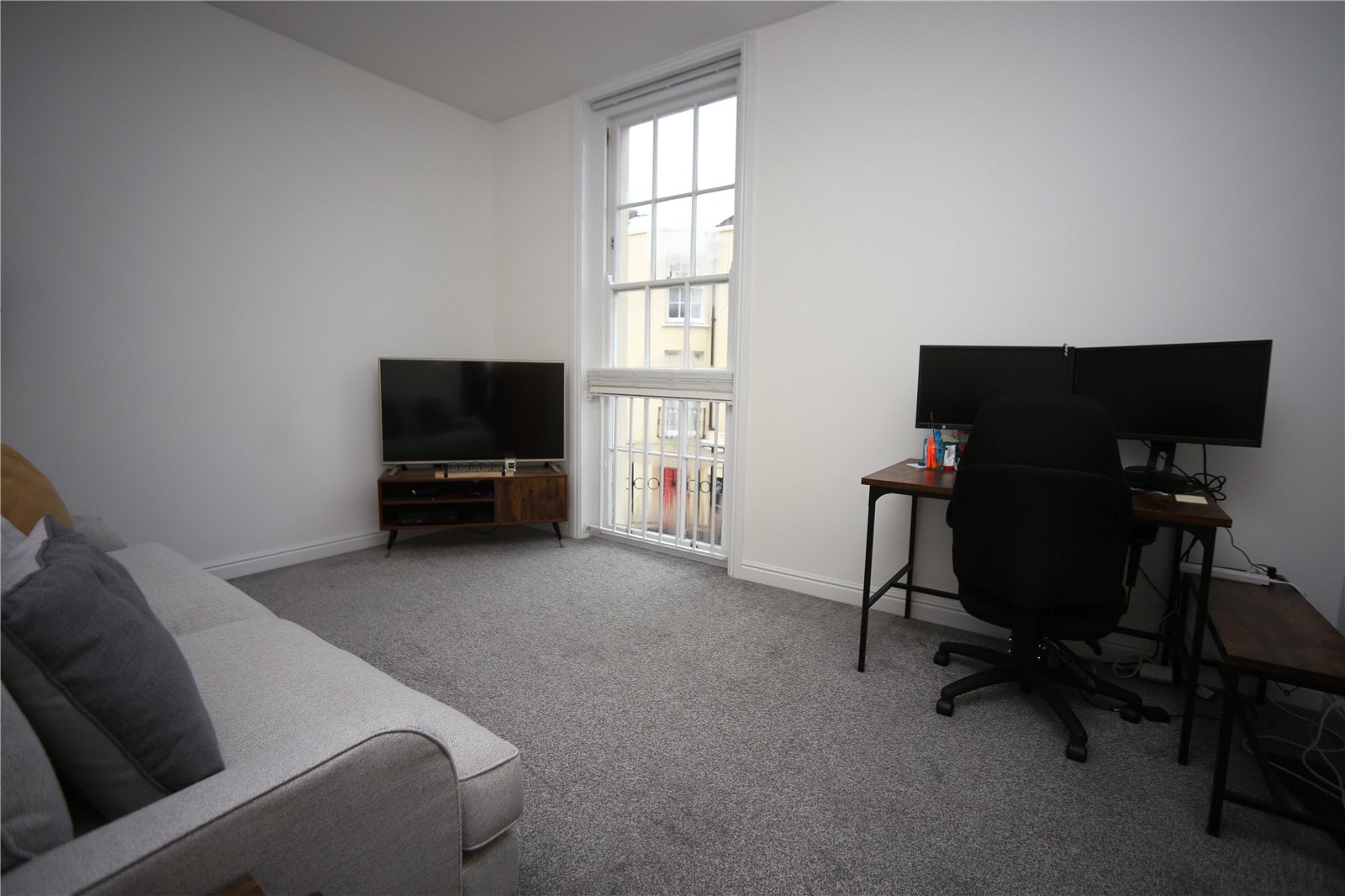 1 bedroom Flat to let in Cheltenham, Gloucestershire