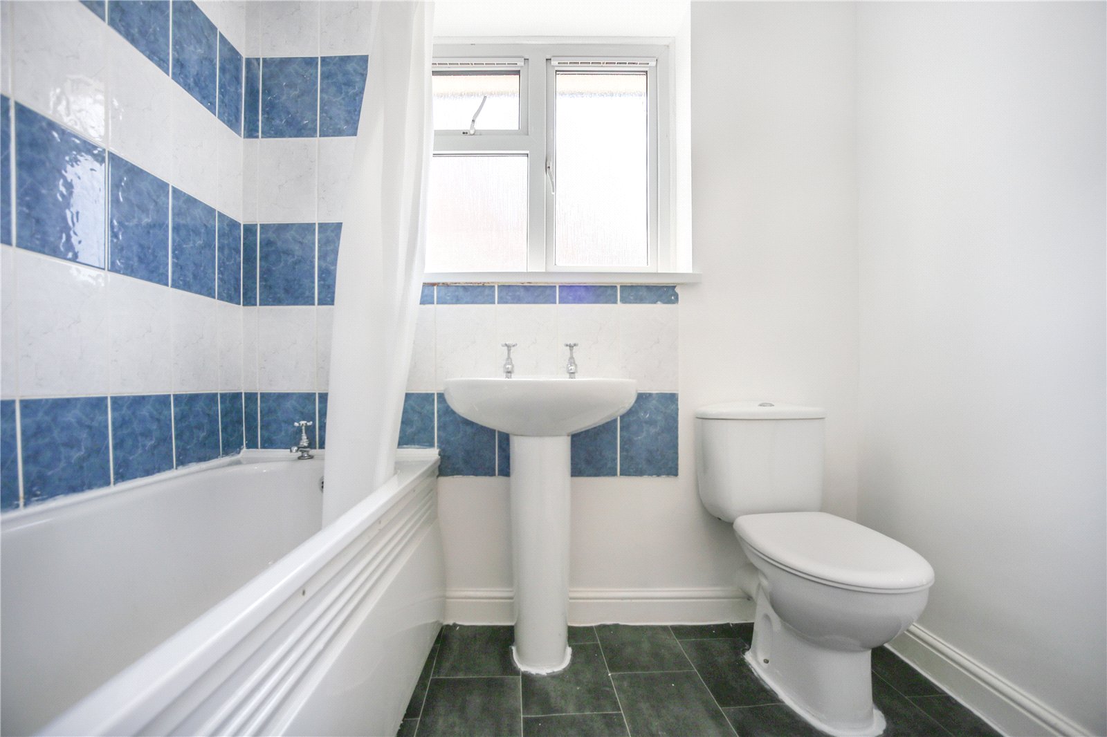 3 bedroom House to let in Cheltenham, Gloucestershire