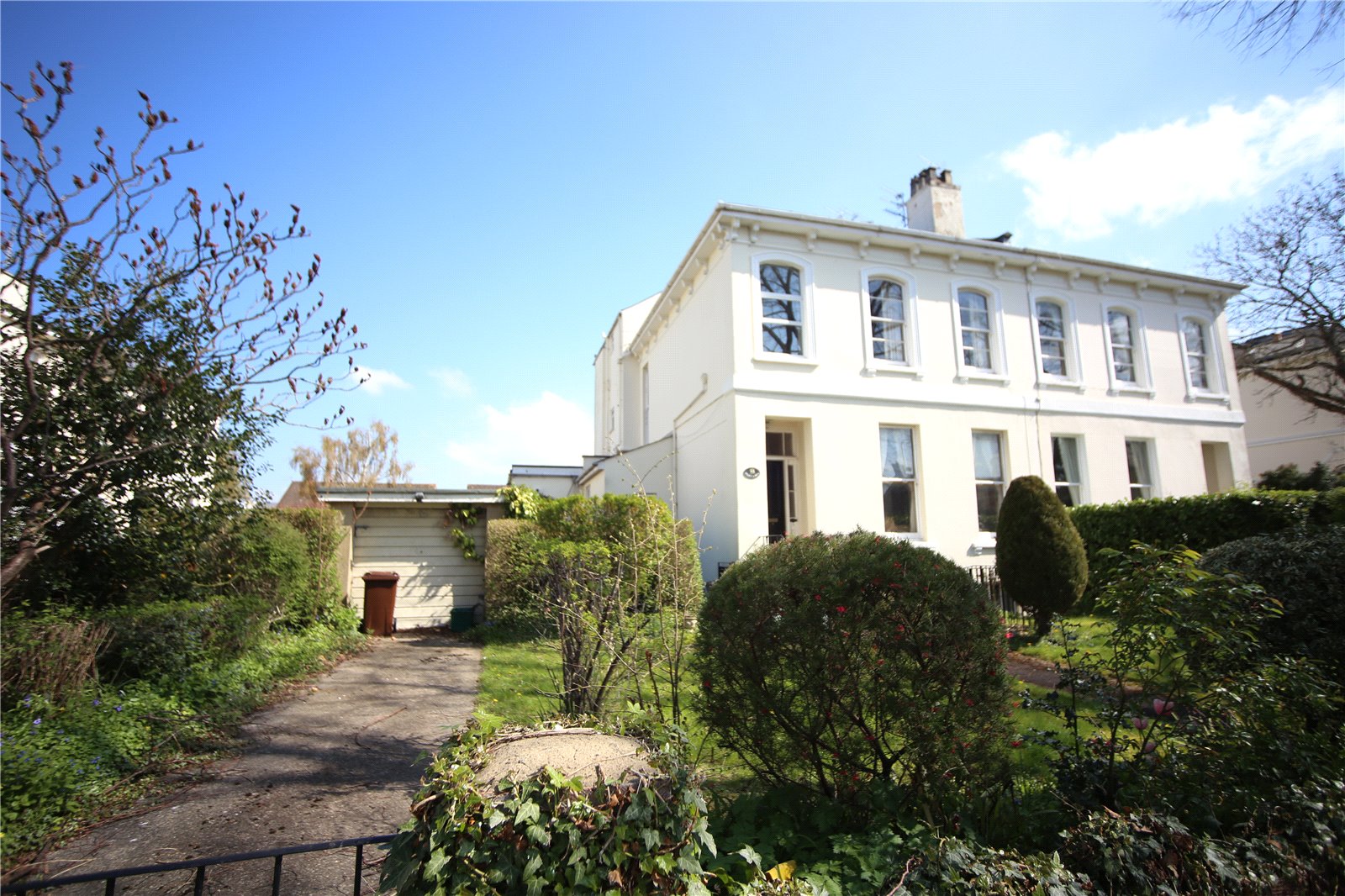 1 bedroom Flat to let in Cheltenham, Gloucestershire