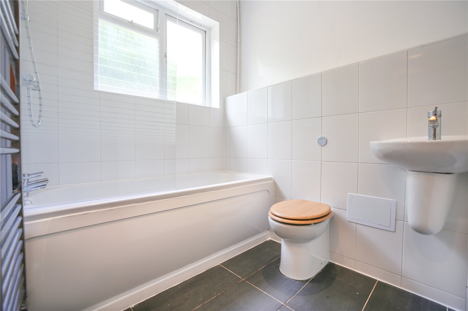 2 bedroom Flat to let in Cheltenham, Gloucestershire