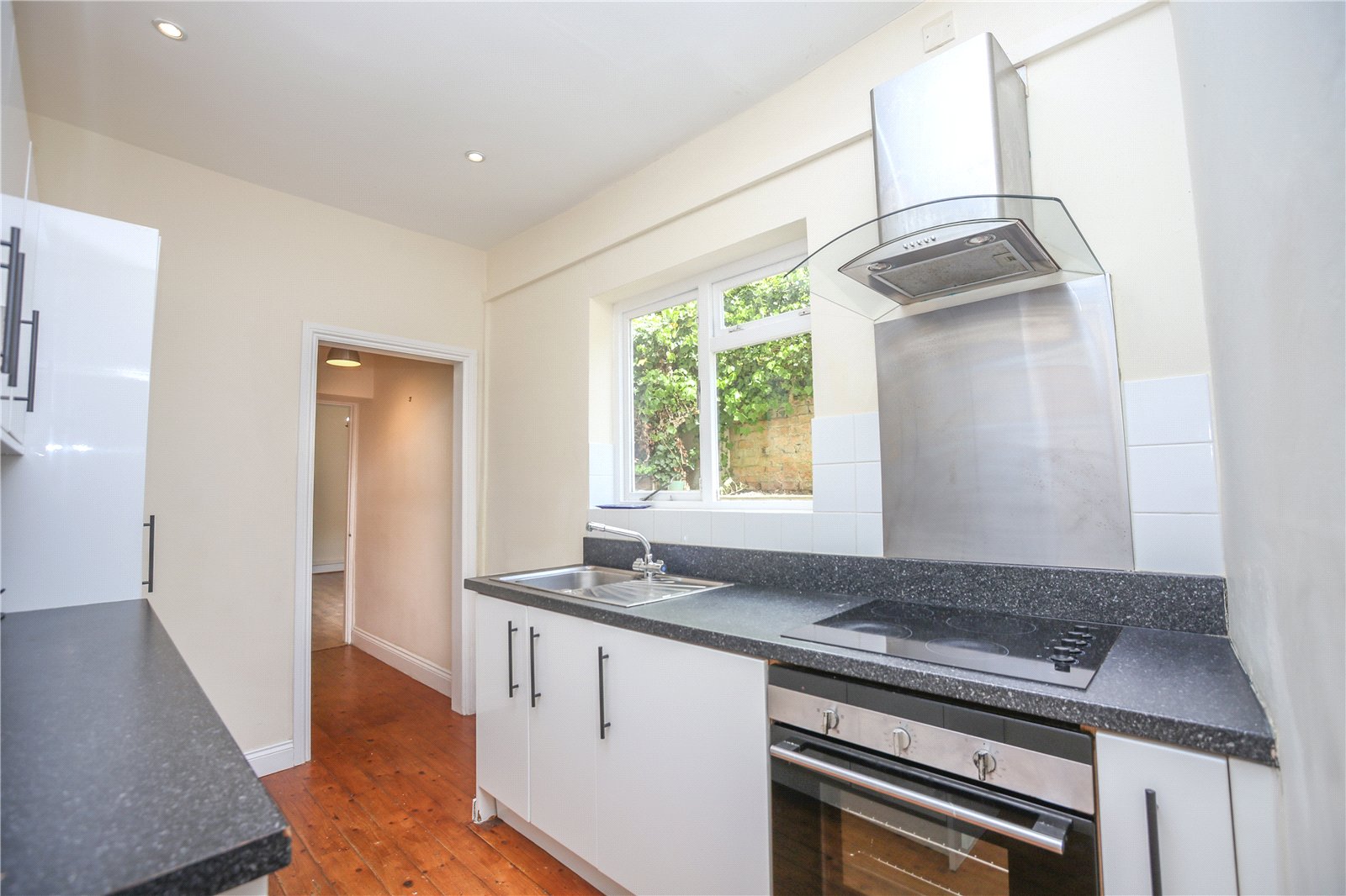 2 bedroom Flat to let in Cheltenham, Gloucestershire