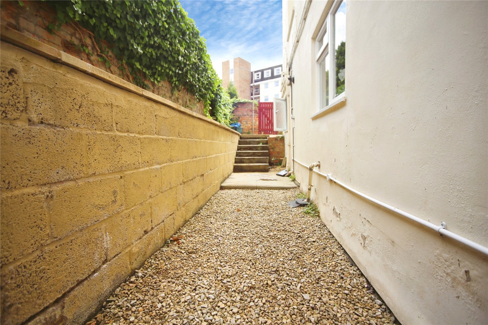 2 bedroom Flat to let in Cheltenham, Gloucestershire