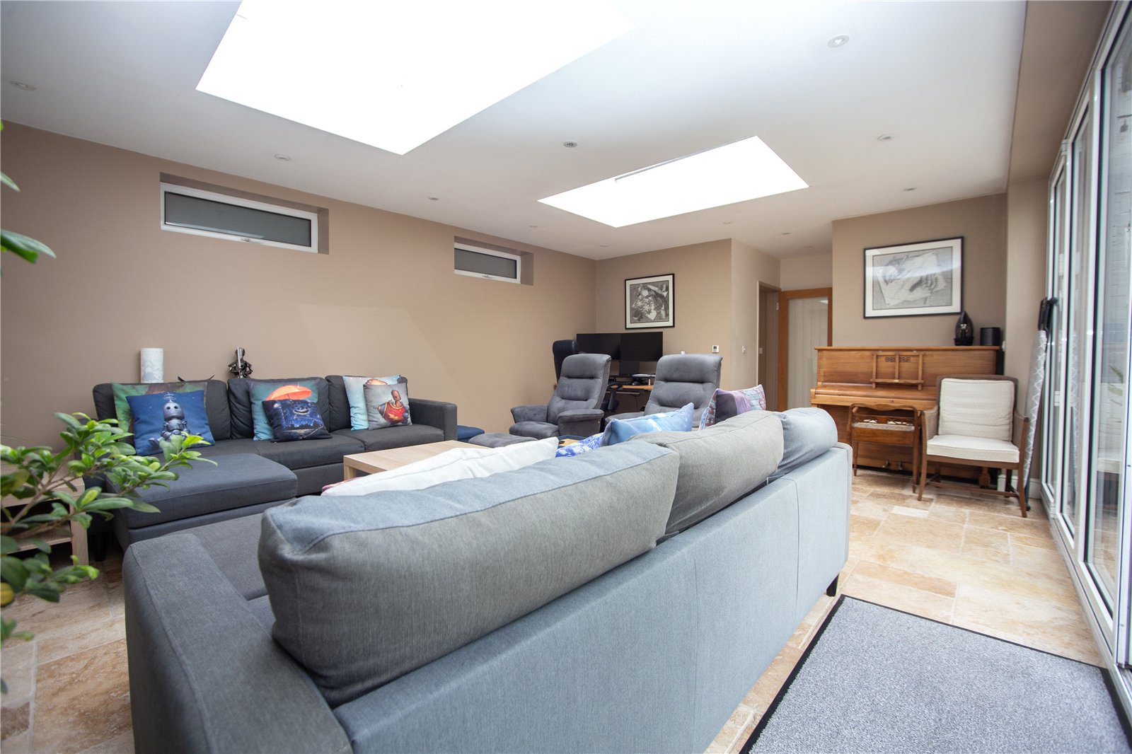 4 bedroom House to let in Up Hatherley, Cheltenham, Gloucestershire