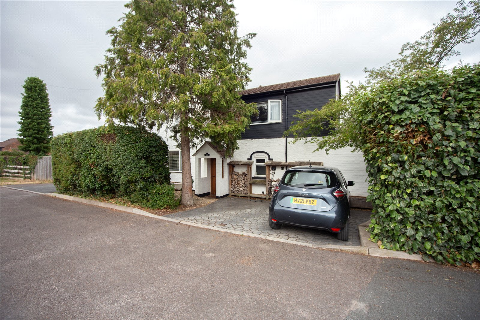 4 bedroom House to let in Up Hatherley, Cheltenham, Gloucestershire