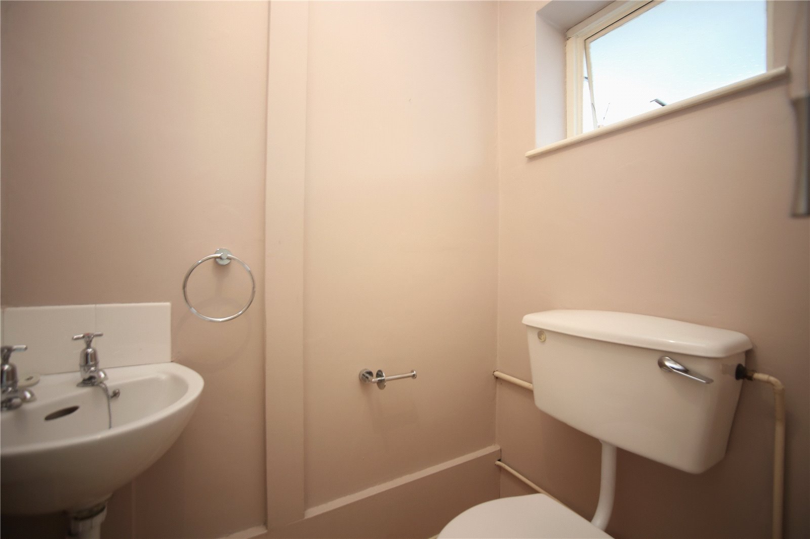 3 bedroom House to let in Cheltenham, Gloucestershire