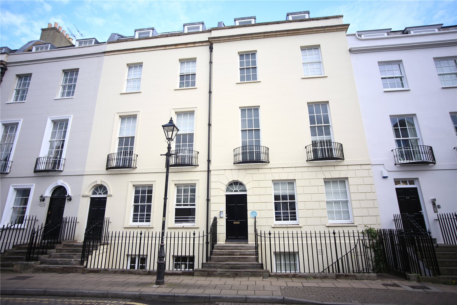 1 bedroom Flat to let in Cheltenham, Gloucestershire