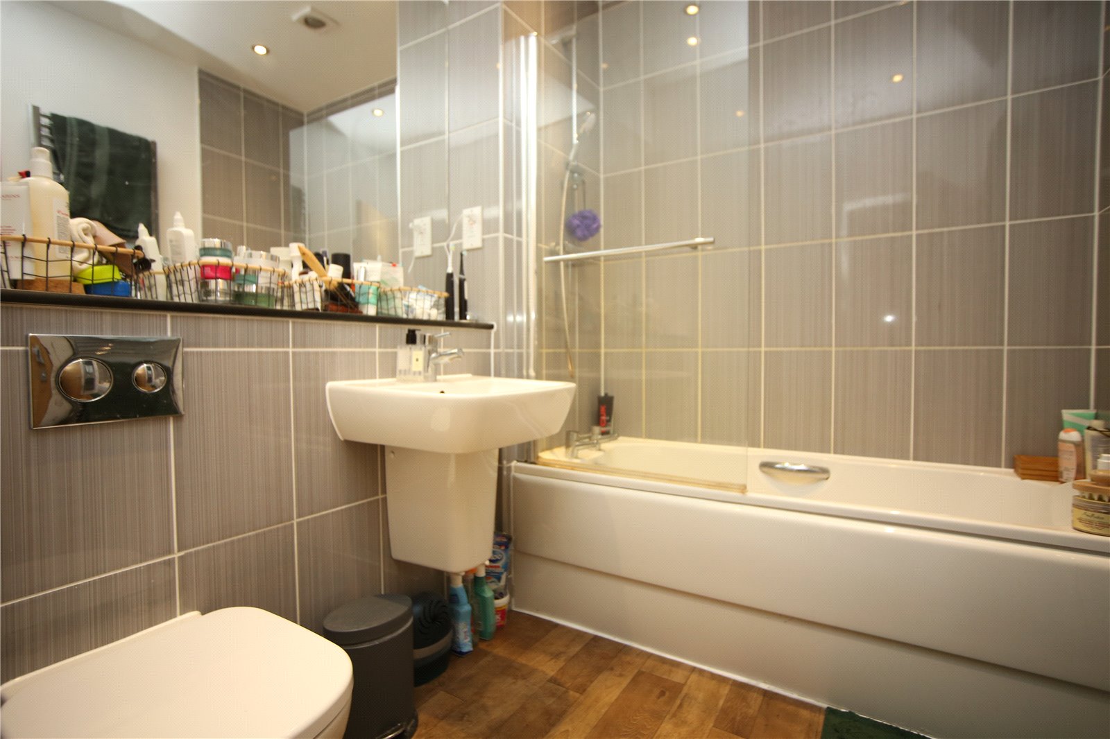 1 bedroom Flat to let in Cheltenham, Gloucestershire