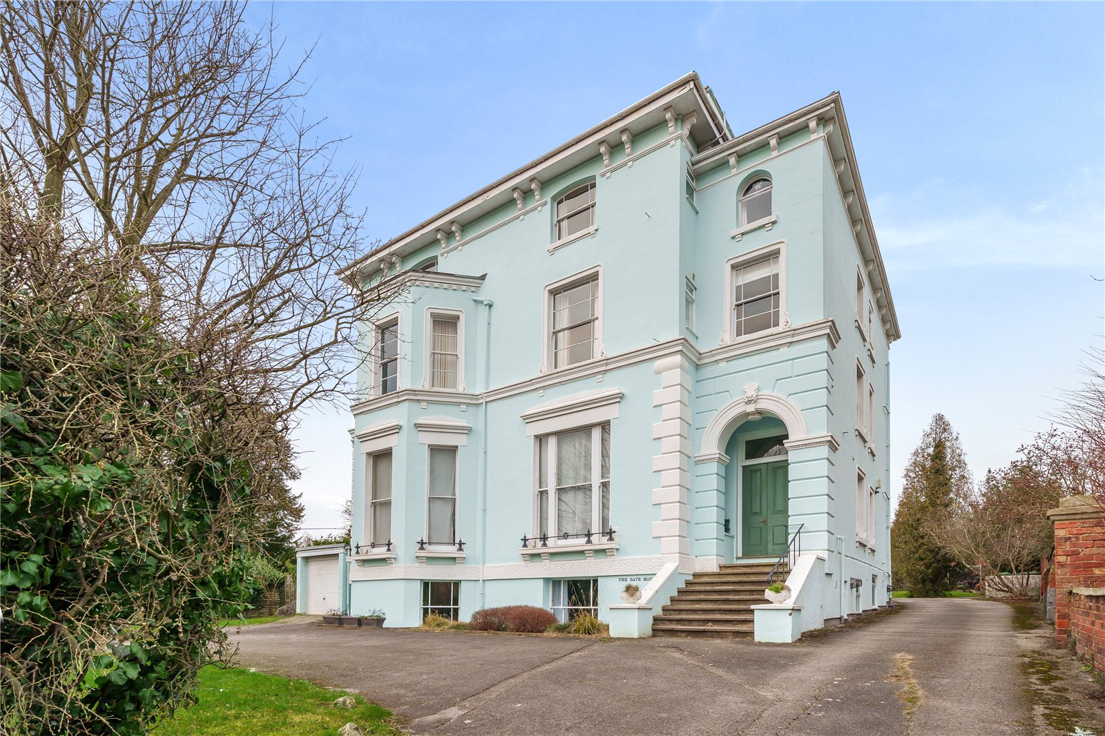 2 bedroom Flat to let in Cheltenham, Gloucestershire