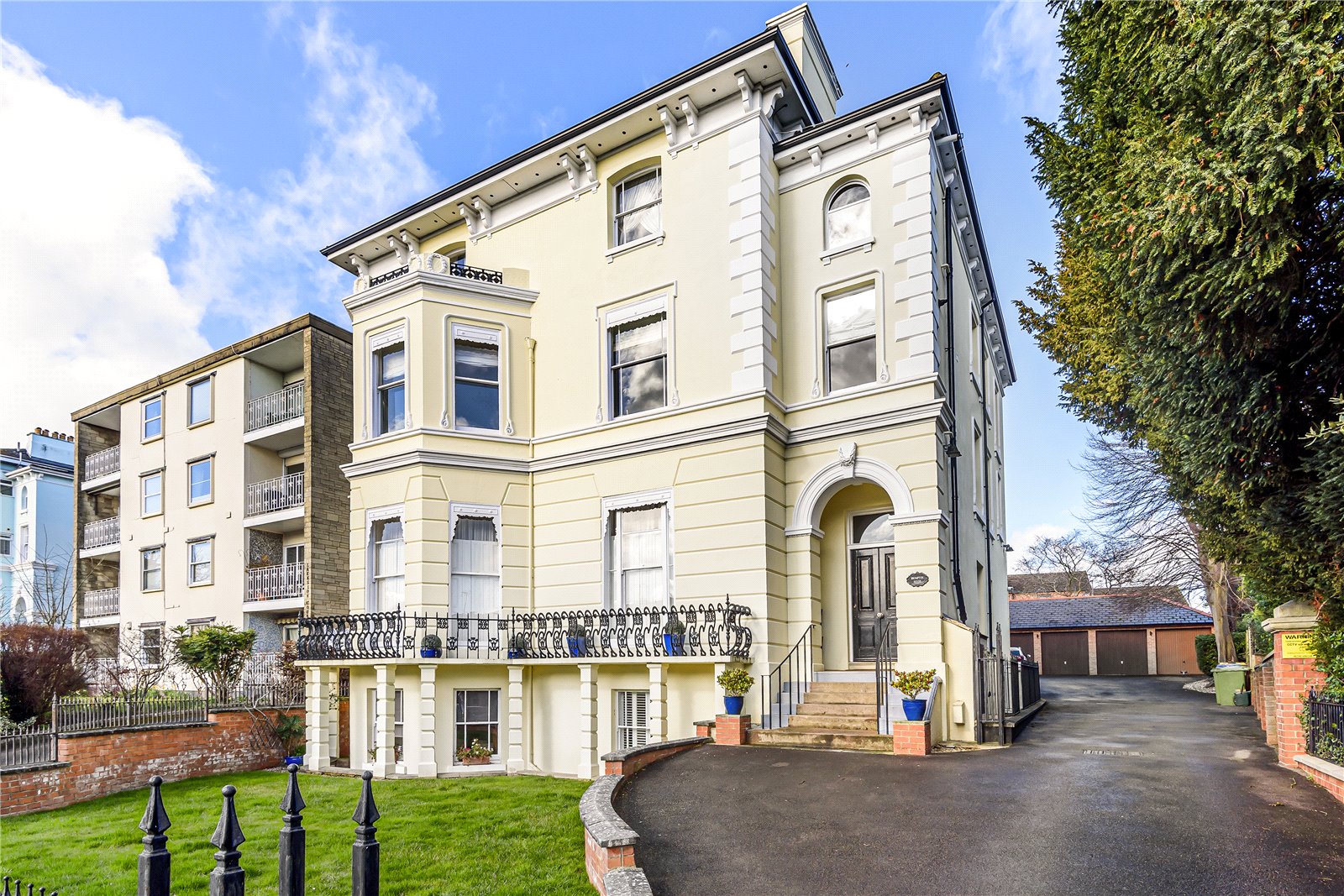 2 bedroom Flat to let in Cheltenham, Gloucestershire