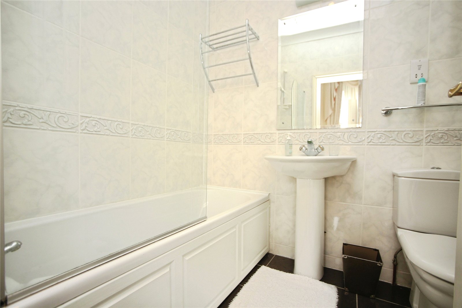 2 bedroom Flat to let in Cheltenham, Gloucestershire
