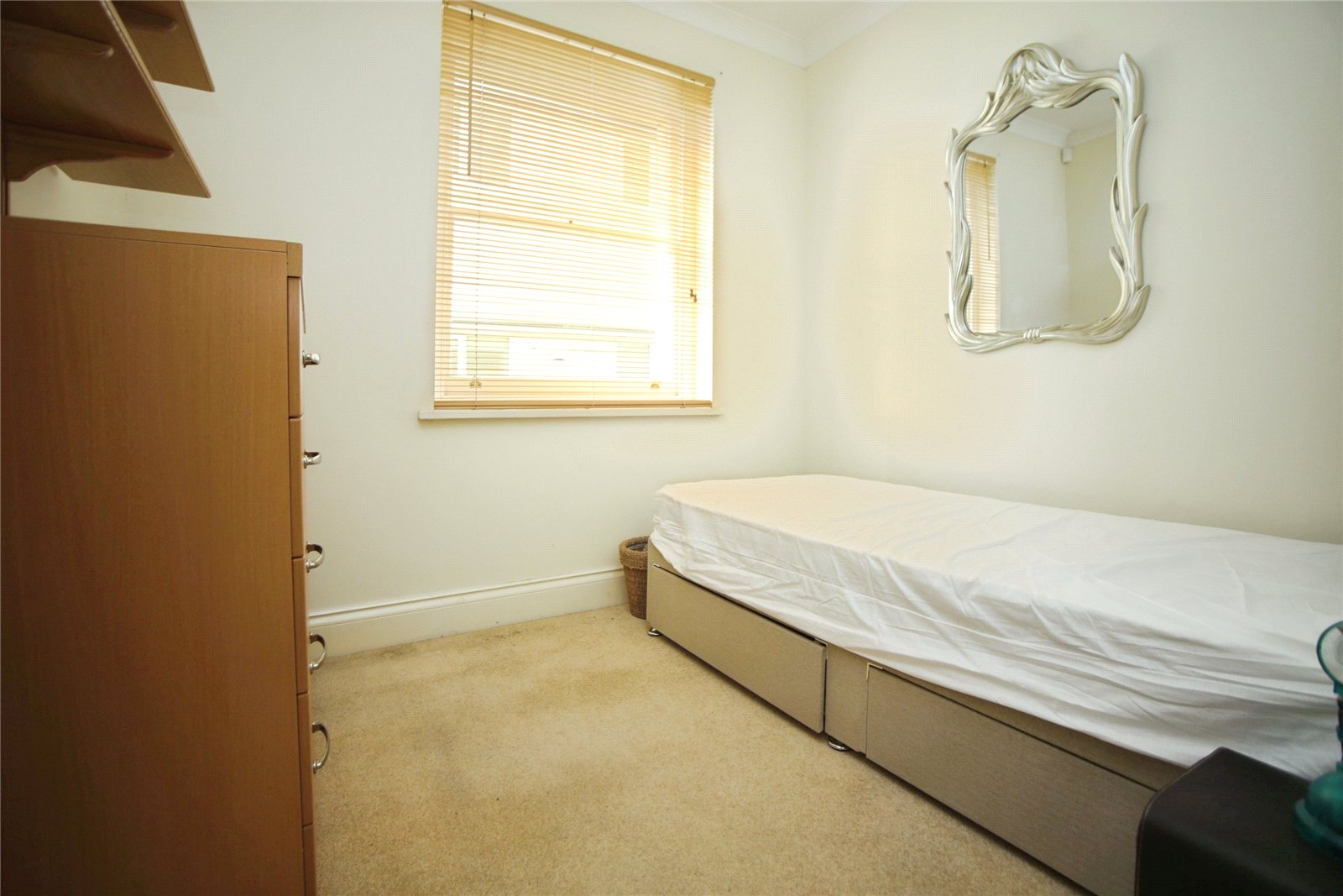 2 bedroom Flat to let in Cheltenham, Gloucestershire