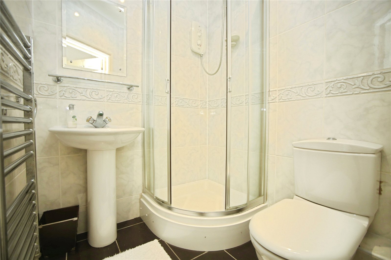 2 bedroom Flat to let in Cheltenham, Gloucestershire