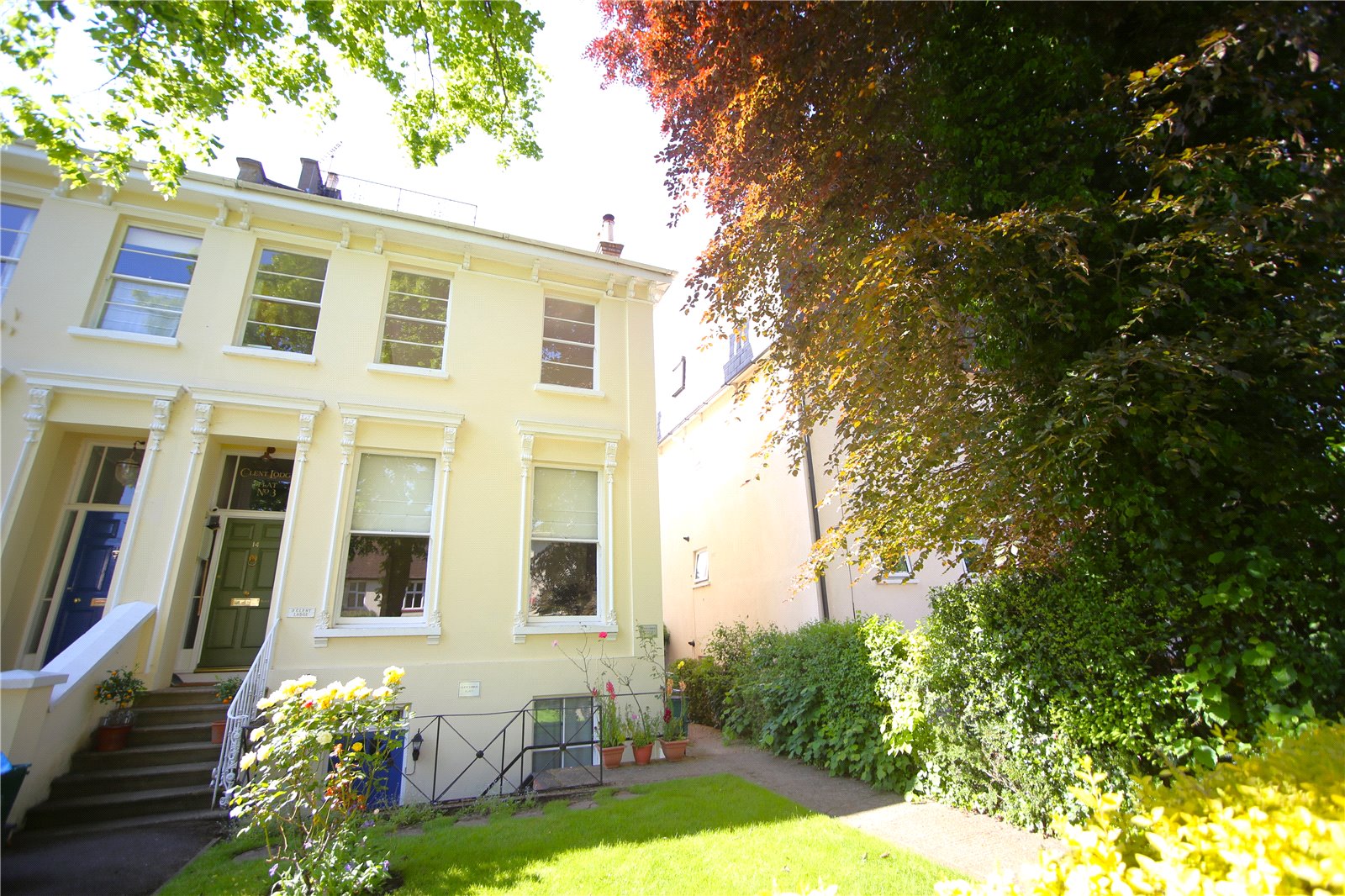 2 bedroom Flat to let in Cheltenham, Gloucestershire