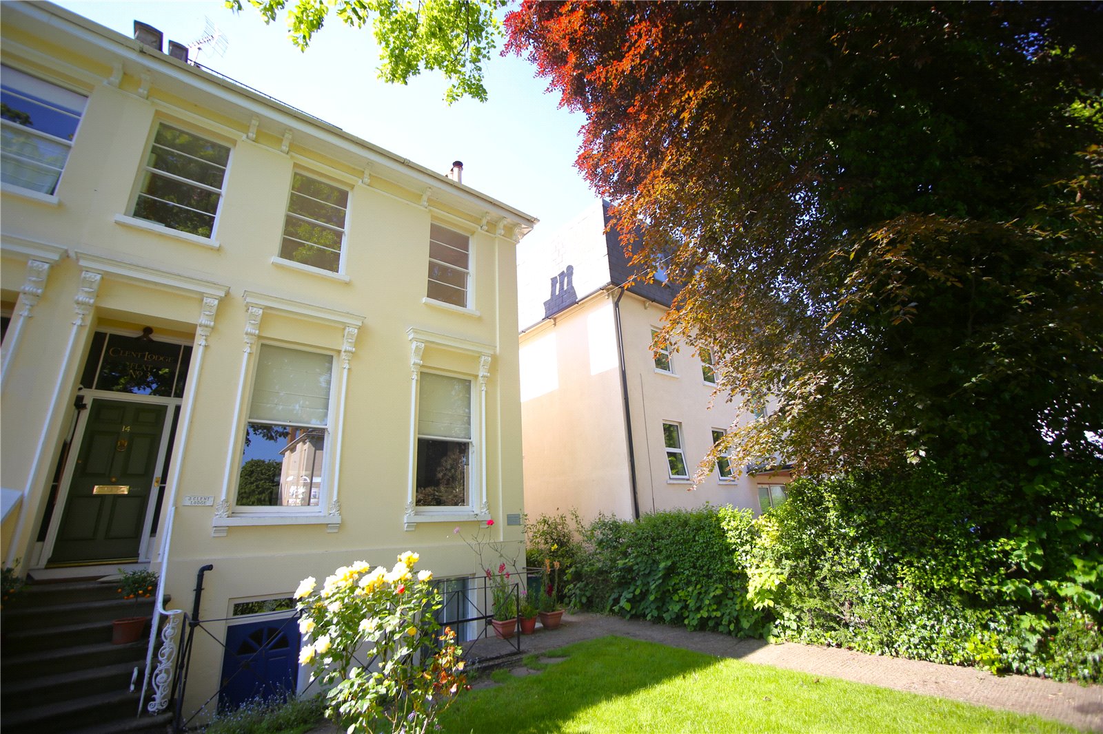 2 bedroom Flat to let in Cheltenham, Gloucestershire