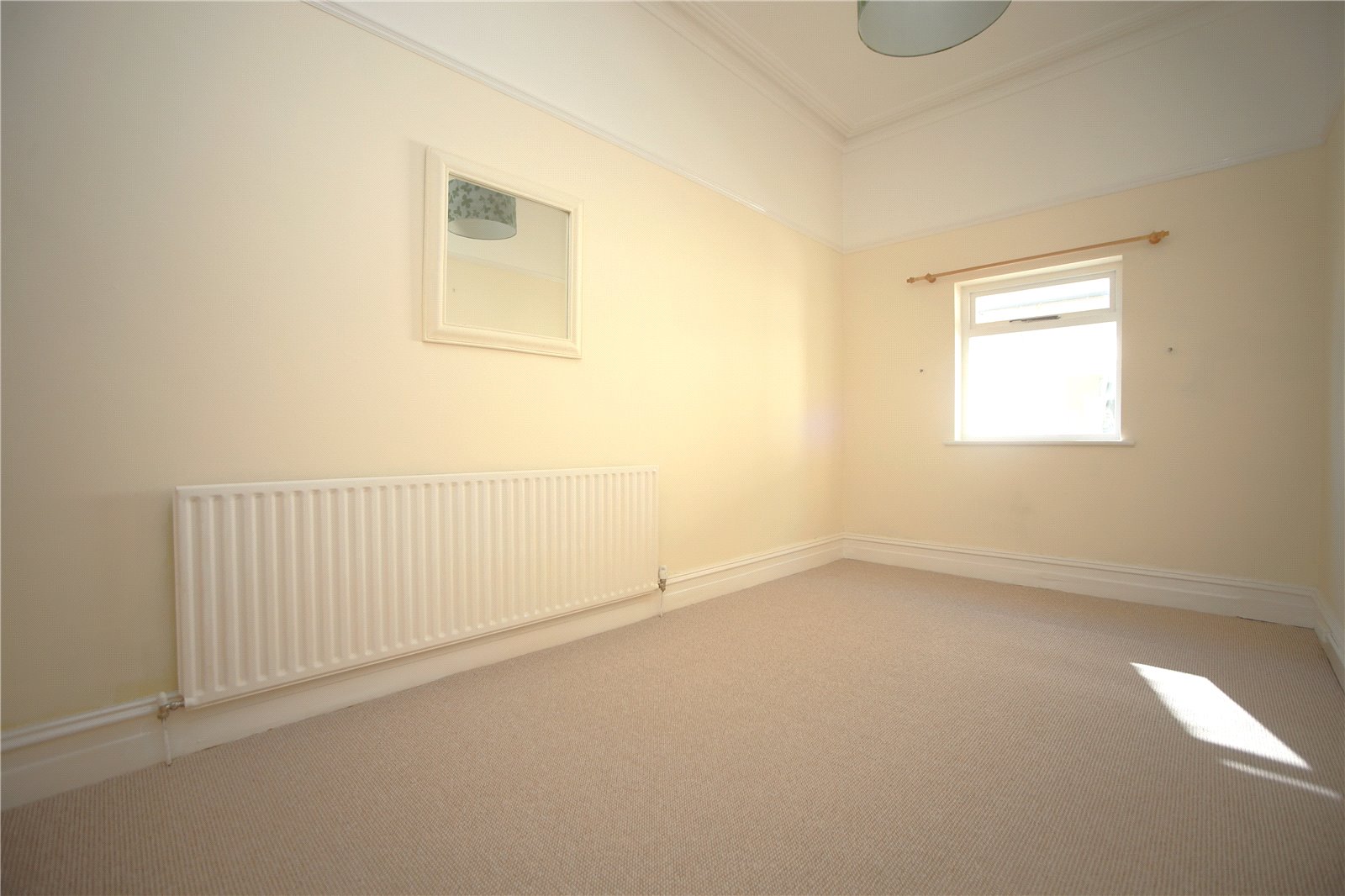 2 bedroom Flat to let in Cheltenham, Gloucestershire