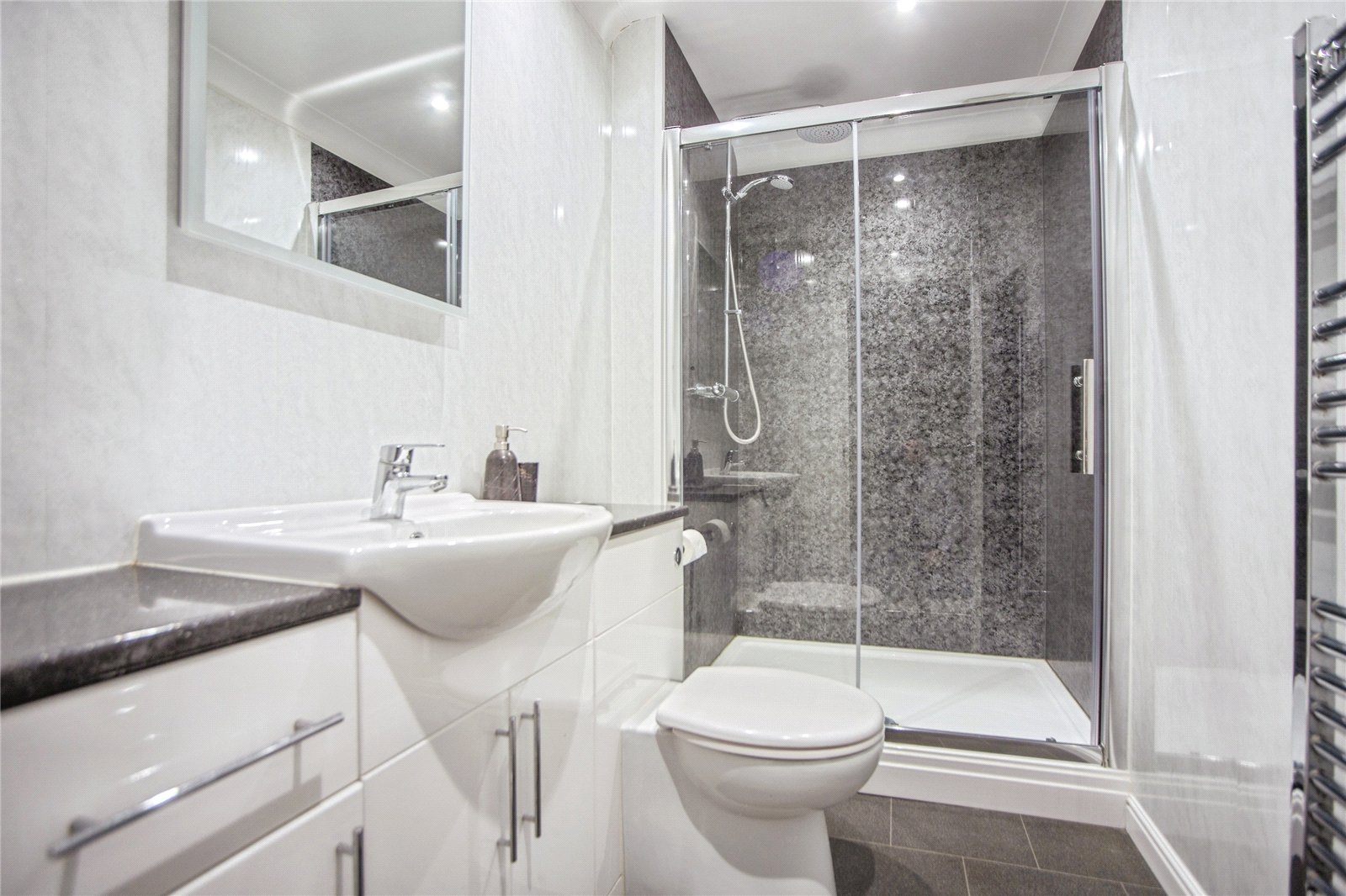3 bedroom House to let in Cheltenham, Gloucestershire