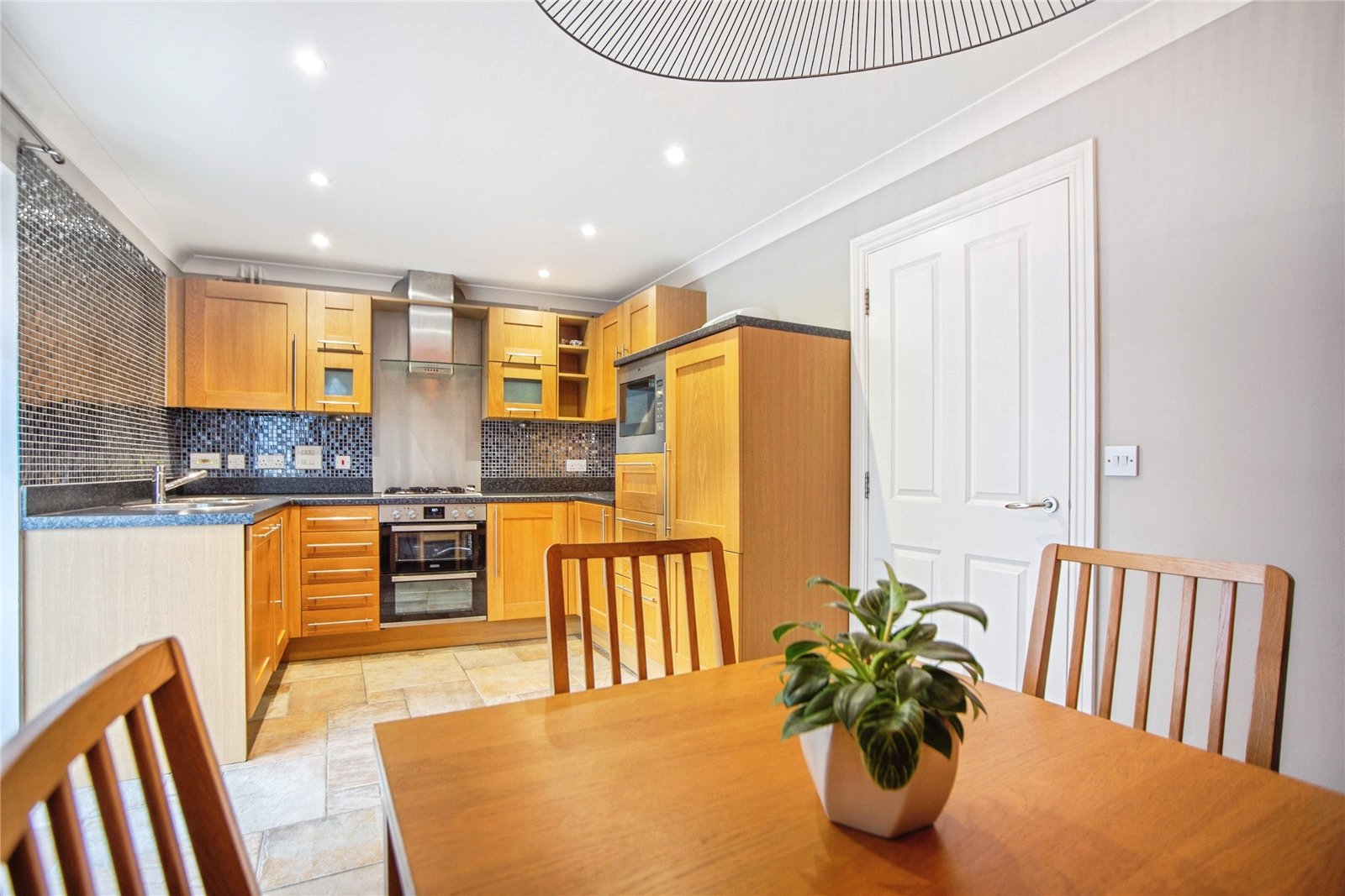 3 bedroom House to let in Cheltenham, Gloucestershire