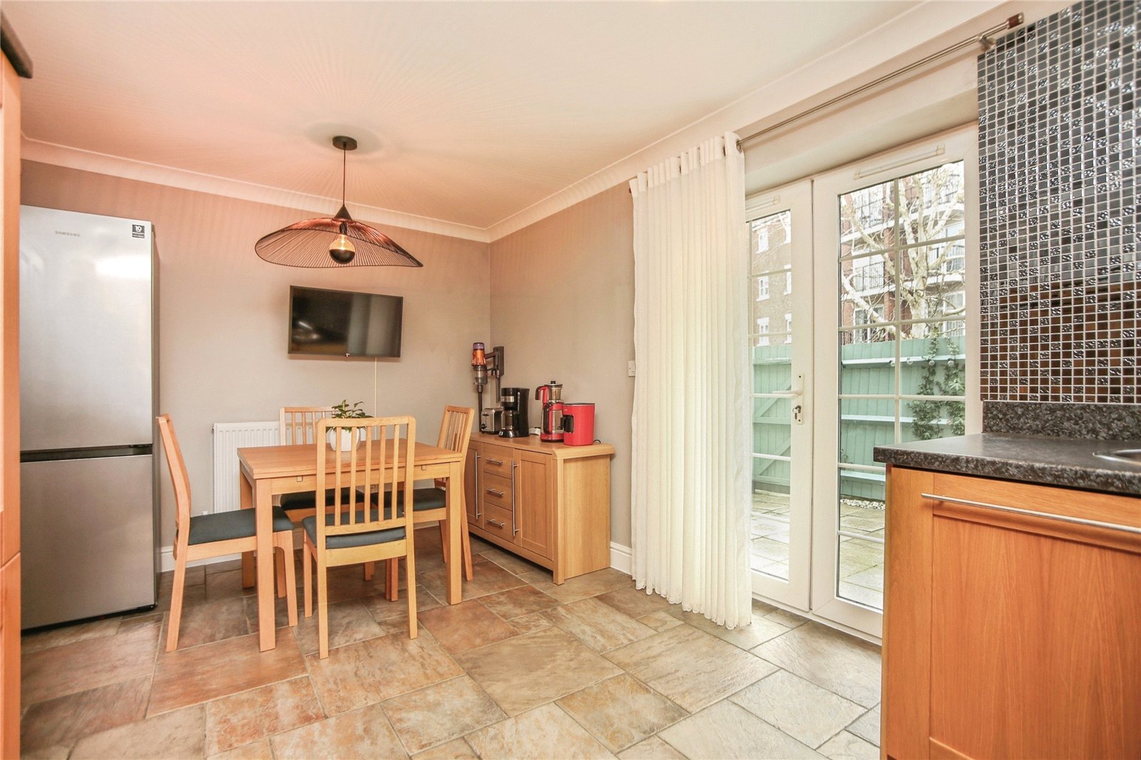3 bedroom House to let in Cheltenham, Gloucestershire